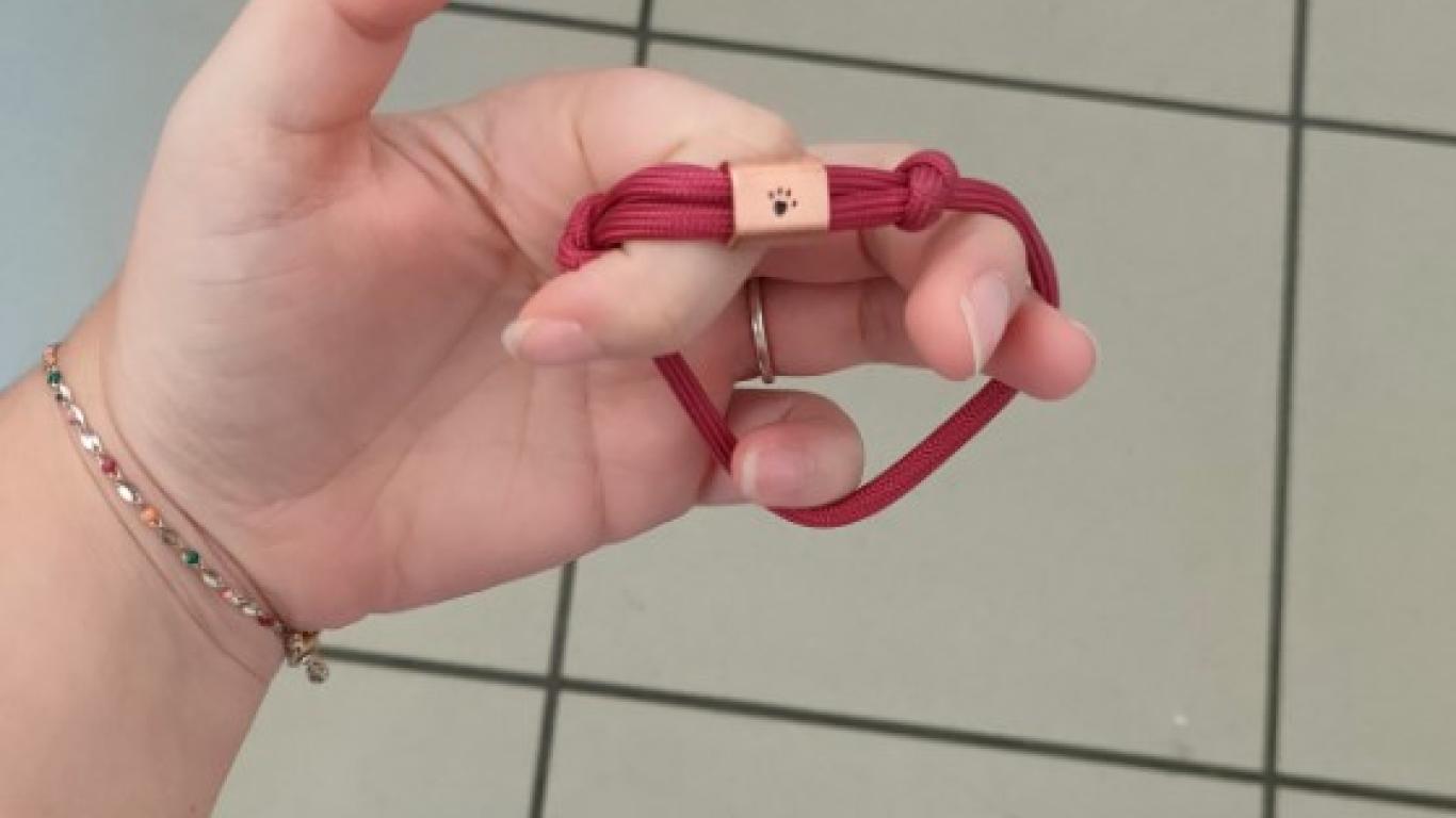 BRACELET